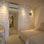 Levantes Ios Boutique Mylopotas