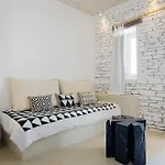 Levantes Ios Boutique Mylopotas