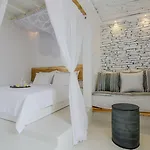 Levantes Ios Boutique Mylopotas